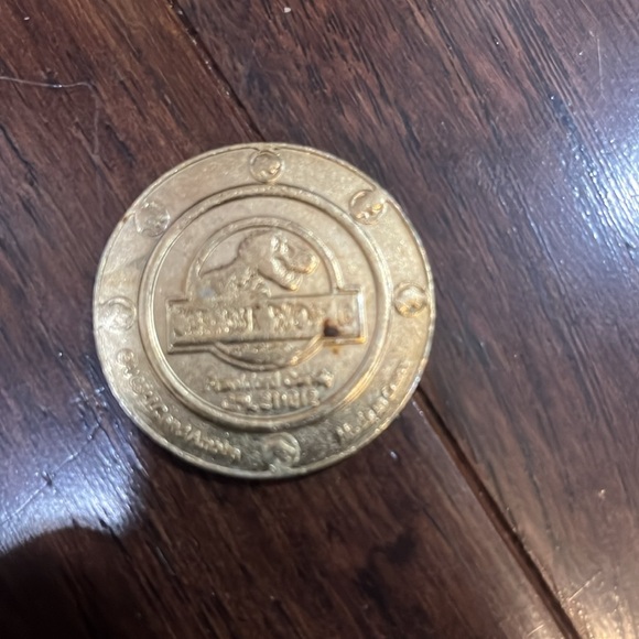 Jurrasic world coin - Picture 2 of 2